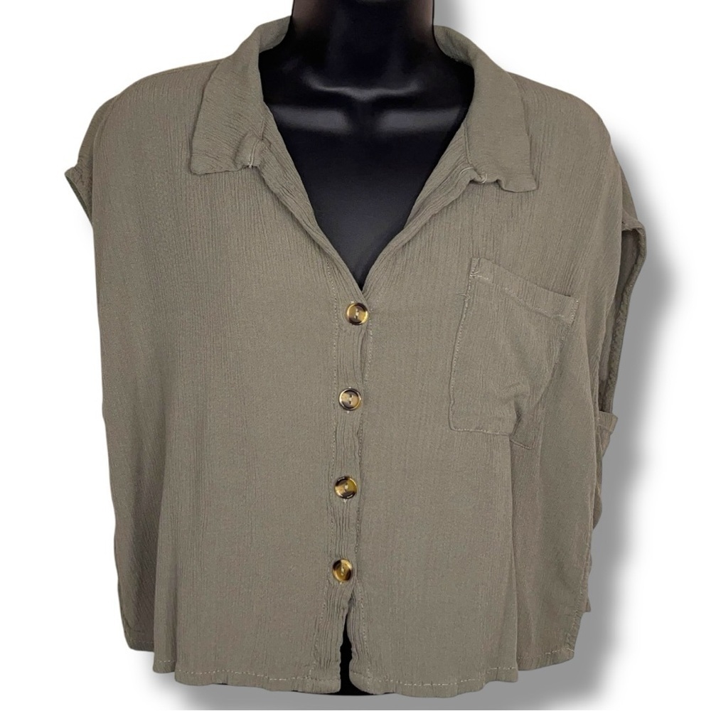 Large Ambiance Cropped Olive Green Textured Top Cap Sleeves Stretch Button Front